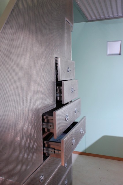 Elementi architettonici in vetro e metallo