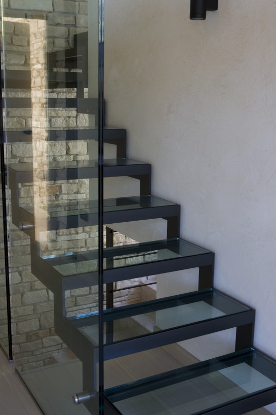 Scale e parapetti in vetro e acciaio